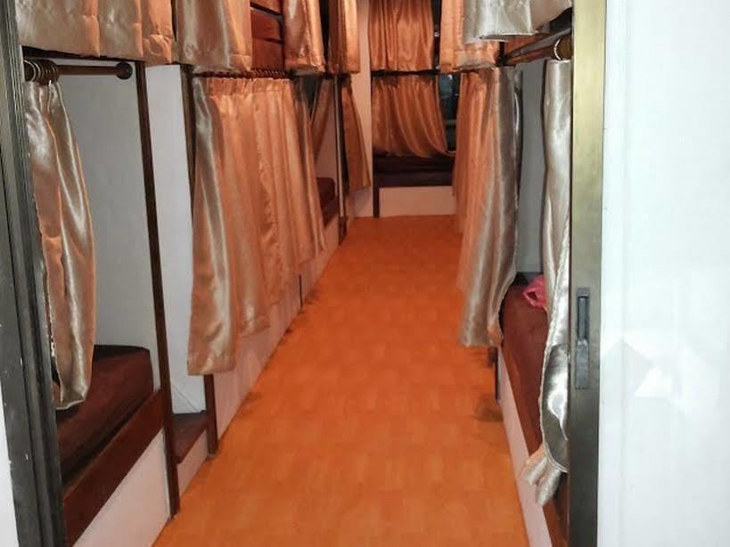 Badaka 99 Hostel Bangkok Bagian luar foto